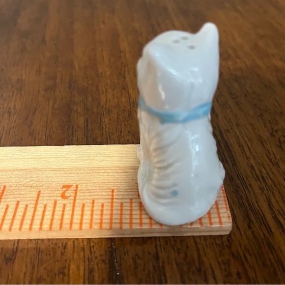Vintage kitty cat salt shaker. - Picture 6 of 8